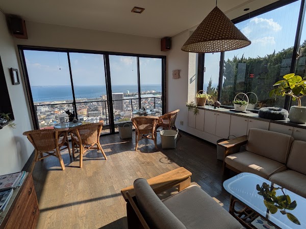 Atelier on the Hill Overlooking the Sea 3