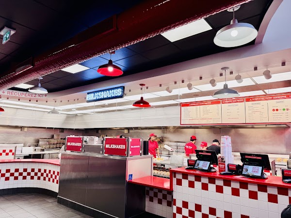 Five Guys Champs-Élysées 3