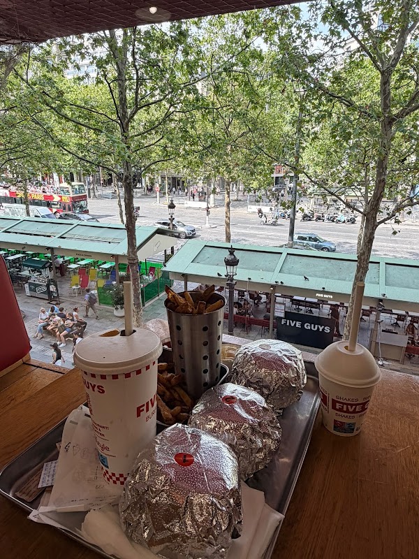 Five Guys Champs-Élysées 2