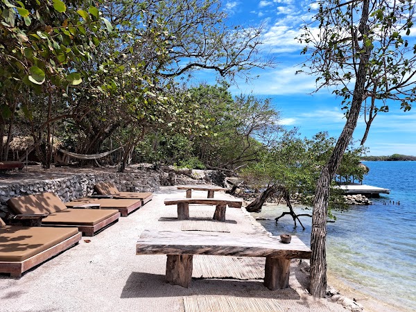 PA'UE Beach Lounge 2