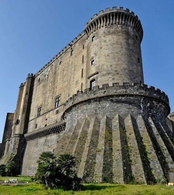 Castel Nuovo 5