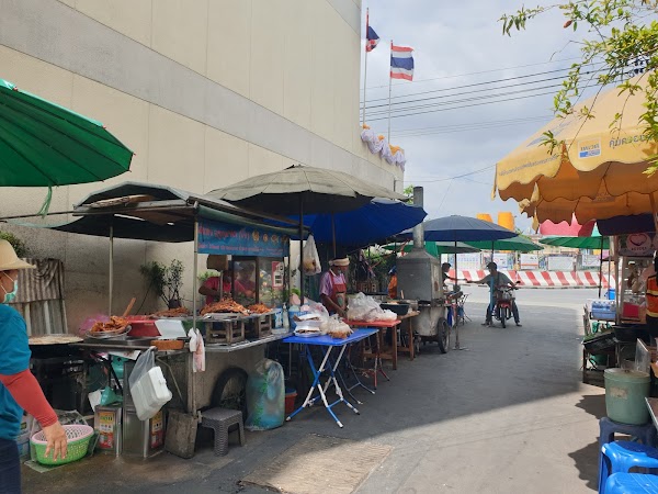 Utumporn Papaya salad and fried chicken&fish garlic