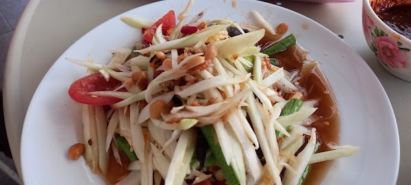Utumporn Papaya salad and fried chicken&fish garlic 5
