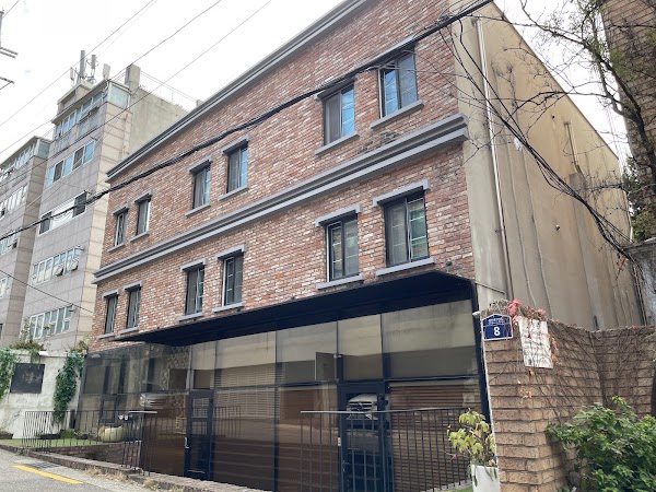 YE'4 GUESTHOUSE