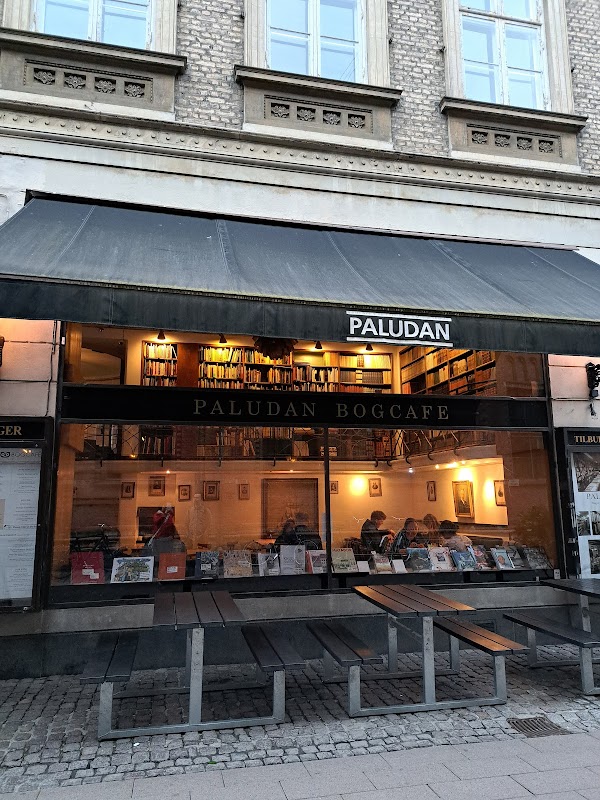 Paludan Bog & Café