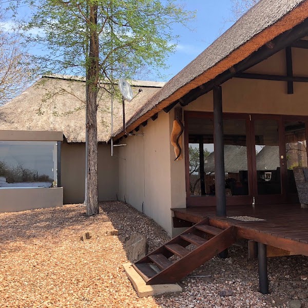 RAPTOR RETREAT GAME LODGE