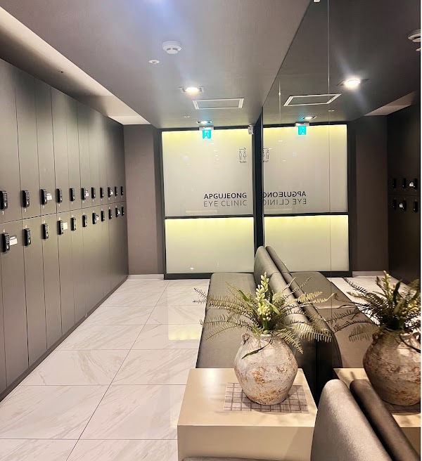 Apgujeong Eye Clinic 4