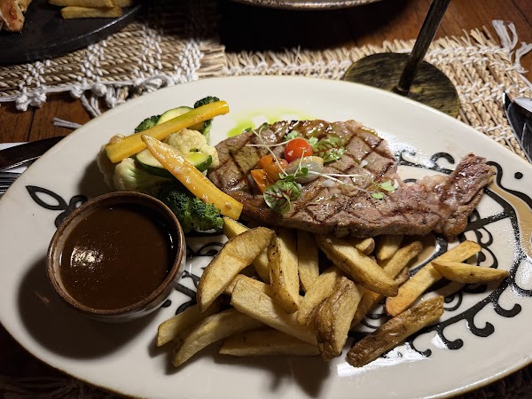 CHORA Mediterranean Restaurant & Bar 4
