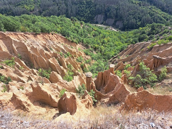 Stob Earth Pyramids - Trailhead