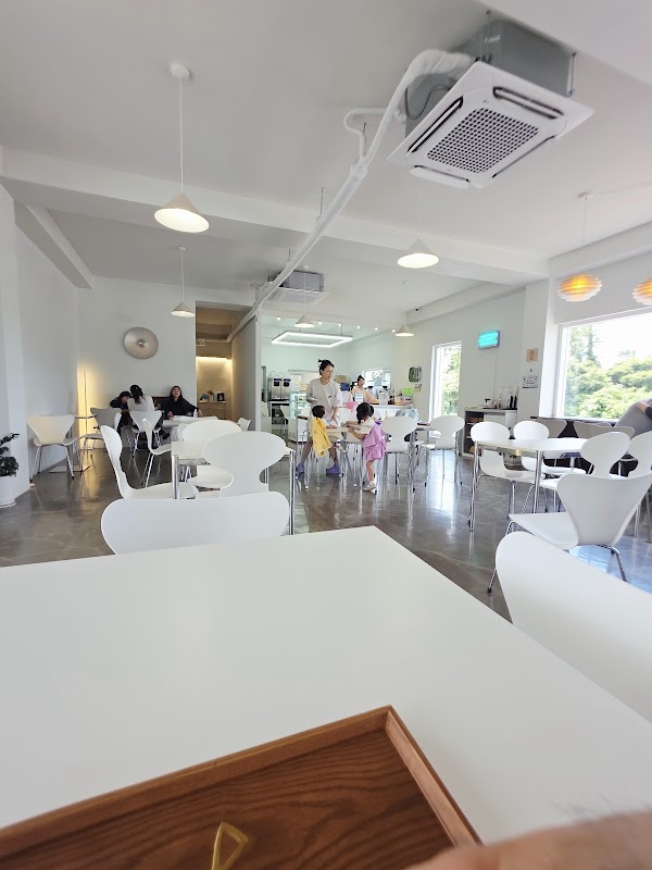 BEECAVE(비케이브) Jeju Cave Cafe 2