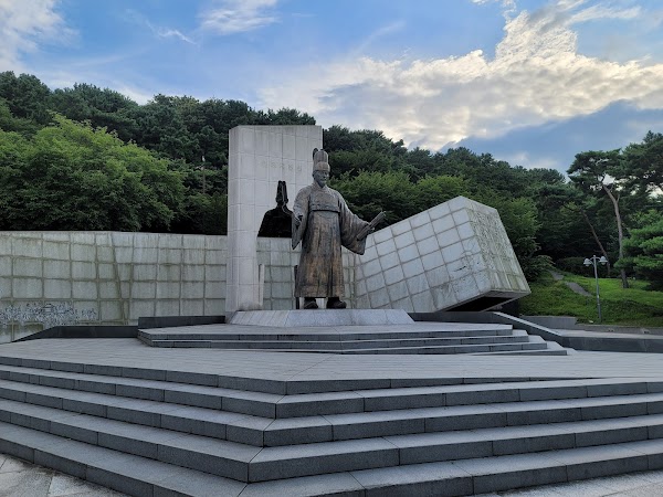 King Jeongjo's Statue