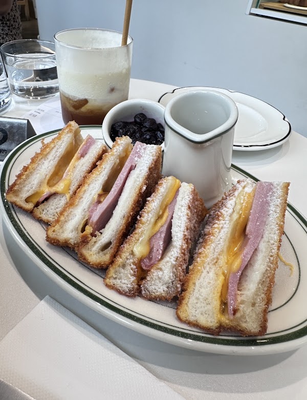 Baguette Studios 2