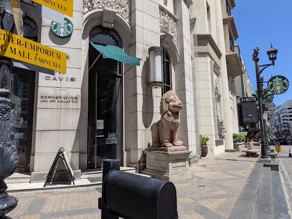 Starbucks at The Davis Sukhumvit 24 2