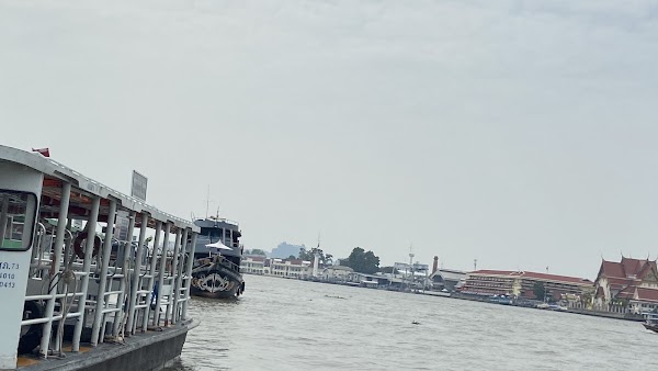 Tha Phra Chan 3