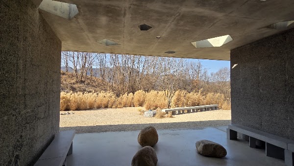 CONCRETEWALL café 4