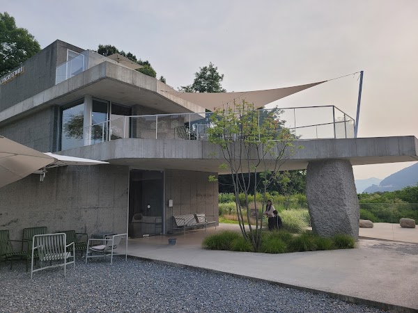 CONCRETEWALL café 3