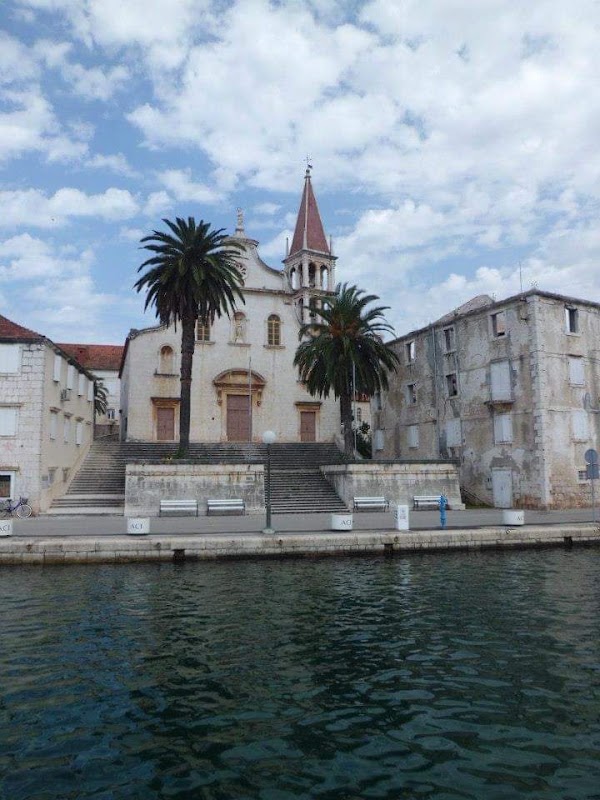 Stari Grad 4