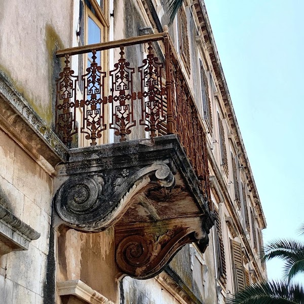 Stari Grad 3