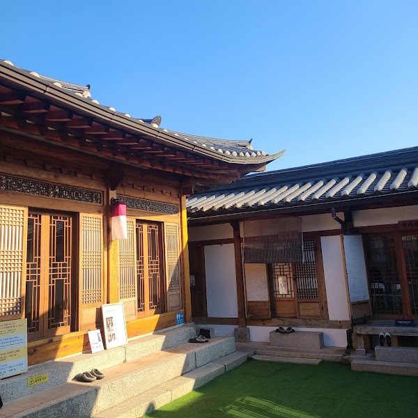 Bukchon Traditional Crafts Center 4
