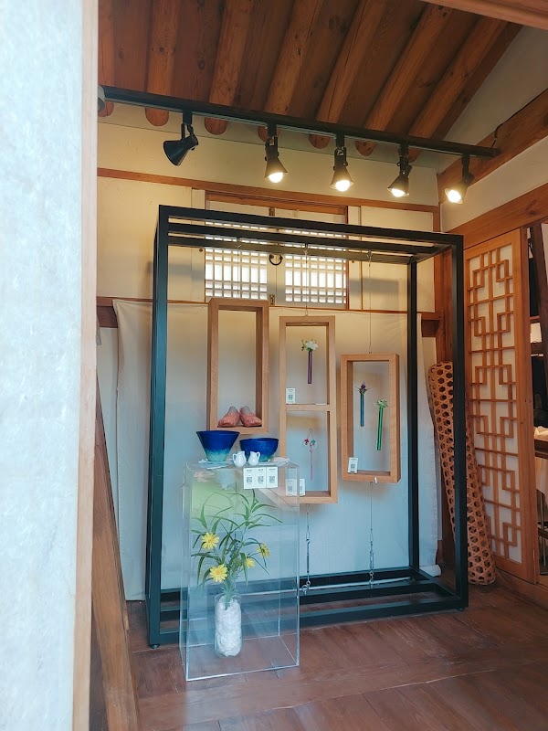 Bukchon Traditional Crafts Center 3