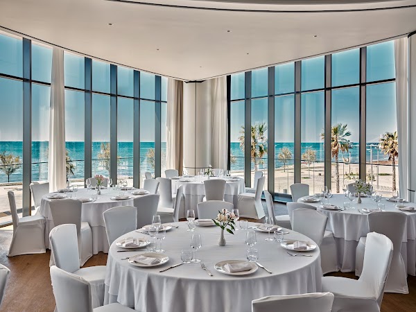 Crowne Restaurant and Bar Lounge 1