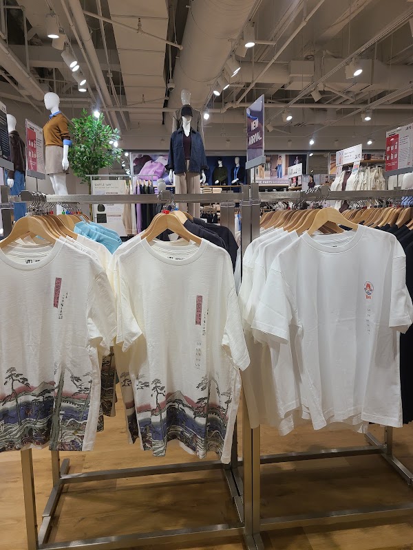 UNIQLO CF Fairview Mall 3