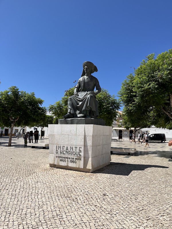Plaza Infante Dom Henrique