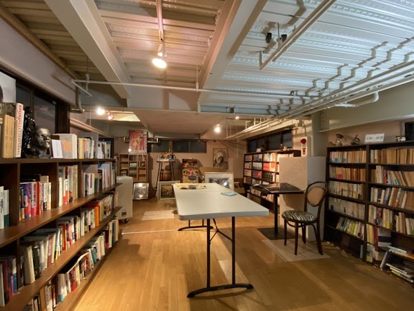 Max1921 book cafe 1