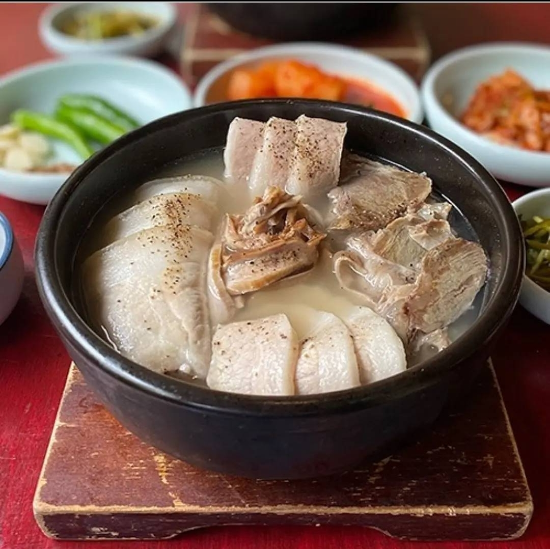 엄용백돼지국밥 본점 5