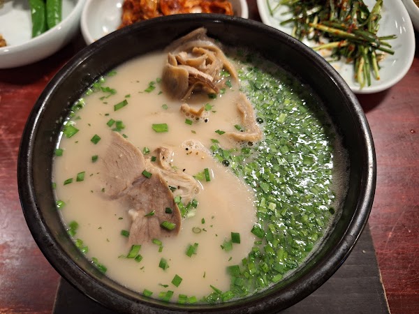 엄용백돼지국밥 본점 4