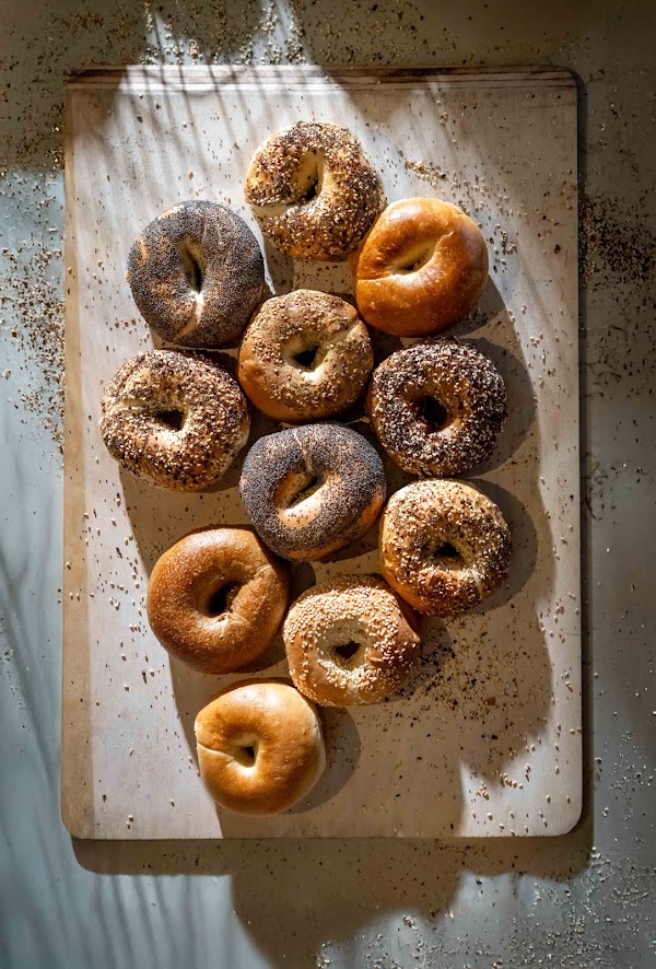 שמירז בייגל שופ SCHMEARZ BAGEL SHOP 2