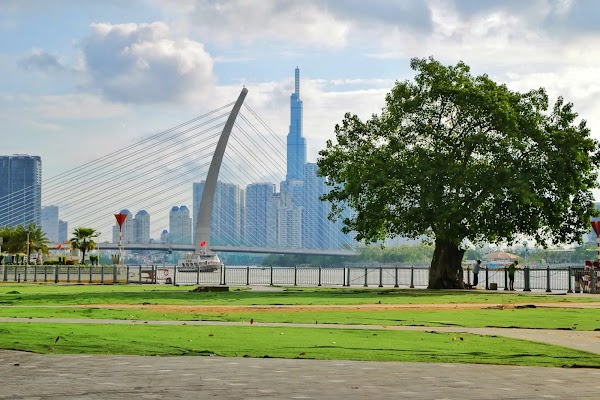 Bach Dang Quay Park 1