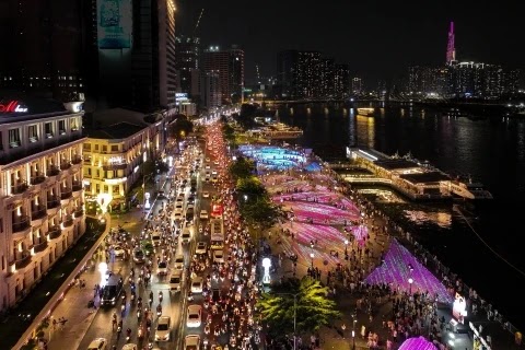 Bach Dang Quay Park 2
