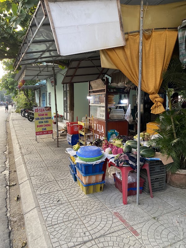 Cô Lua Bánh Mì