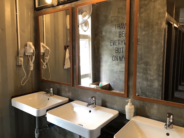 The Yard Hostel Bangkok 4
