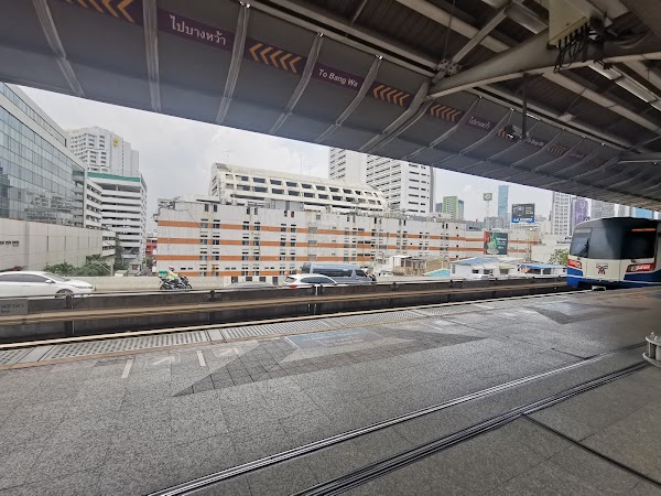 BTS Saphan Taksin