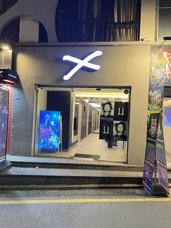 DON'T LXXK UP Hongdae 1