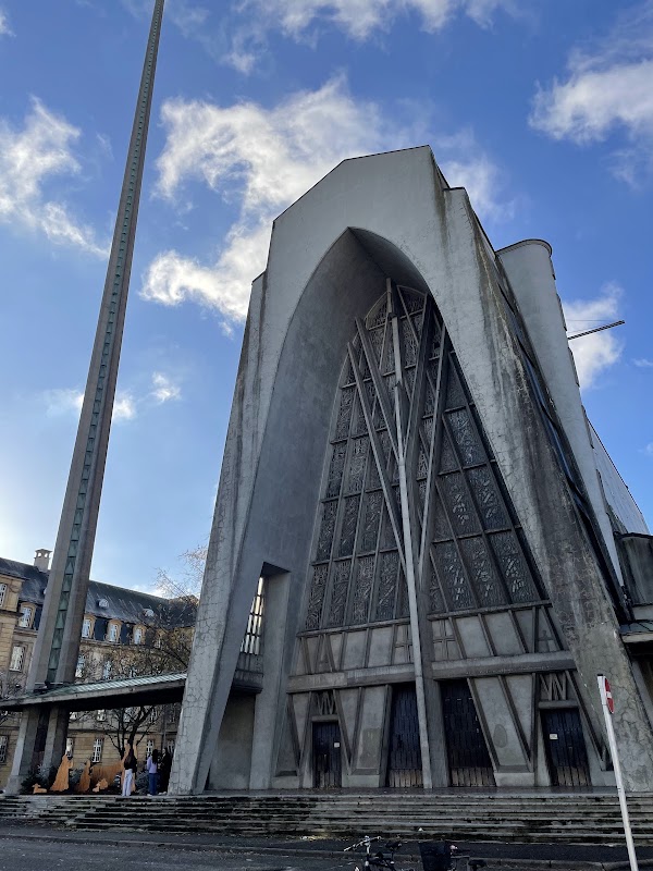 Église Sainte-Thérèse-de-l'Enfant-Jésus 5