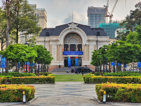 Statue of Ho Chi Minh 4