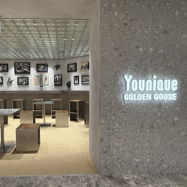 YOUNIQUE Café Singapore Paragon