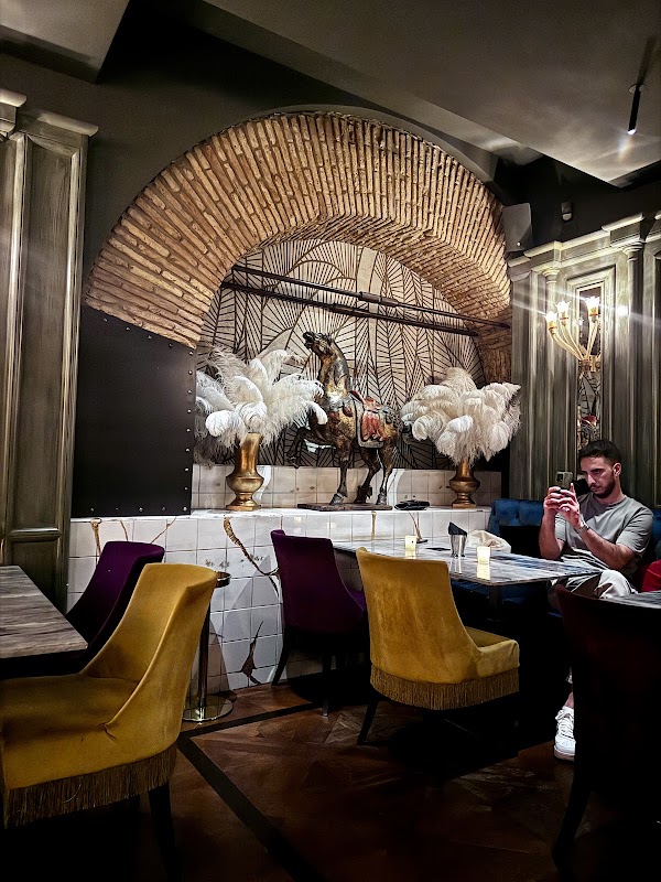 Valentyne Restaurant & Club 4