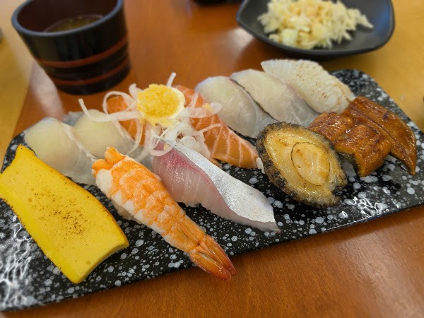 Sushi & Roll 4