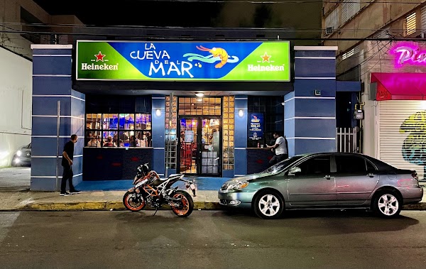 La Cueva del Mar | Calle Loíza
