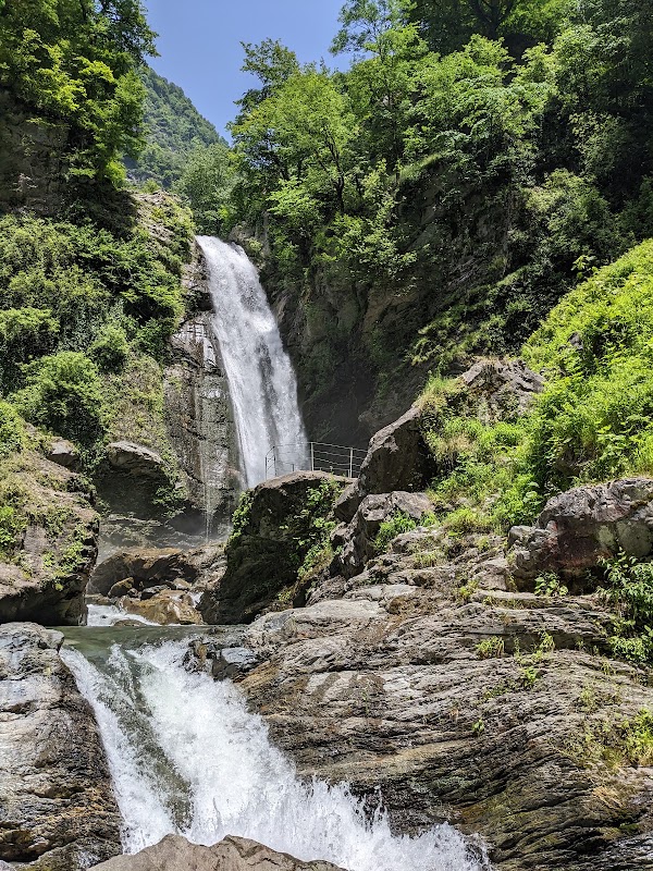 Ninoskhevi Waterfall 1