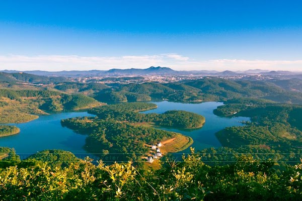 Tuyền Lâm Lake