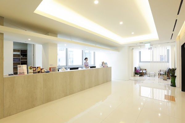View Plastic Surgery 3