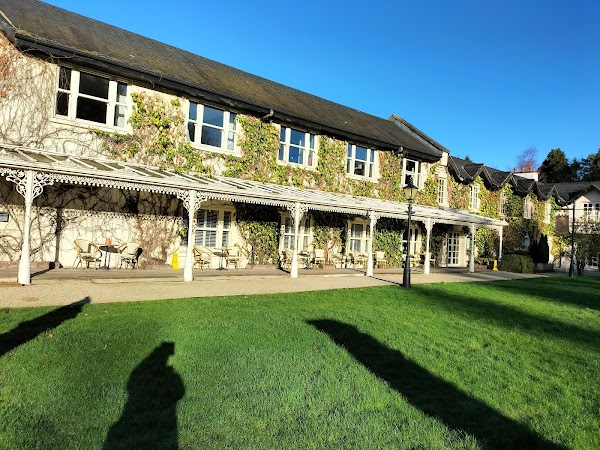 Macreddin Village