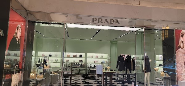Prada Korea Seoul Shinsegae Main Uomo 3