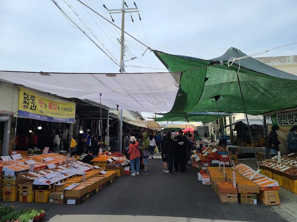 Sehwa traditional market every 5 days (5, 10)