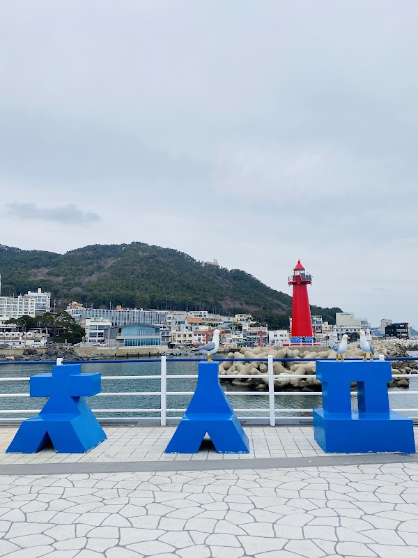 Cheongsapo Twin Lighthouse (White)